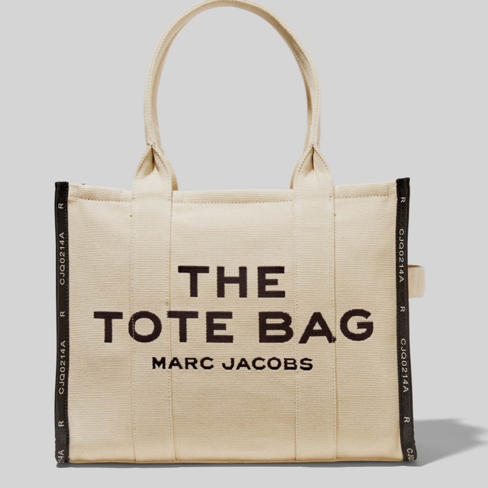 THE
JACQUARD TRAVELER